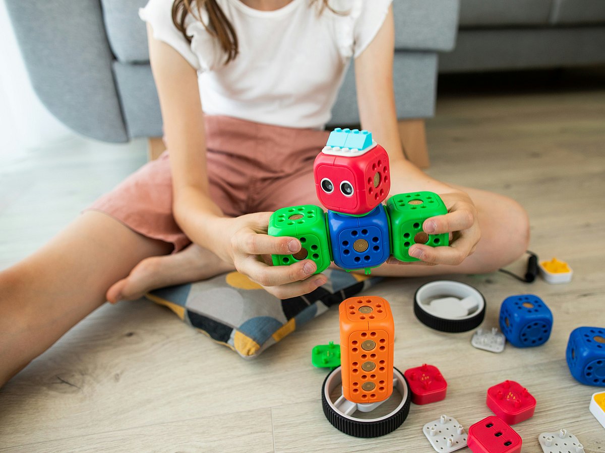 Kids can learn to create and control robots this break
