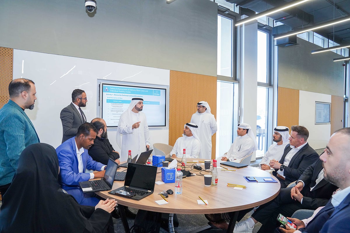 Participants at the RTA's Innovation Lab session explore cutting-edge applications of artificial intelligence and Internet of Things (IoT) technologies.