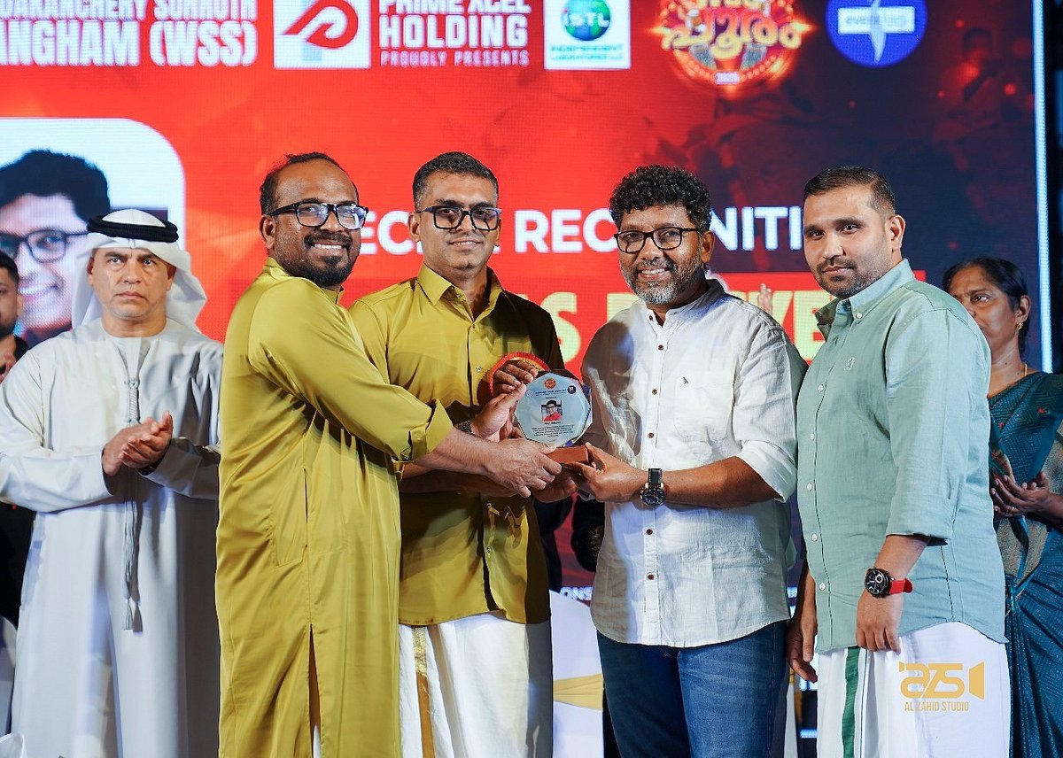 Kerala actor Niyas Backer (second right) receiving facilitation shield from Dubai-based businessman
Firose Khan (2nd left) at the event in Dubai