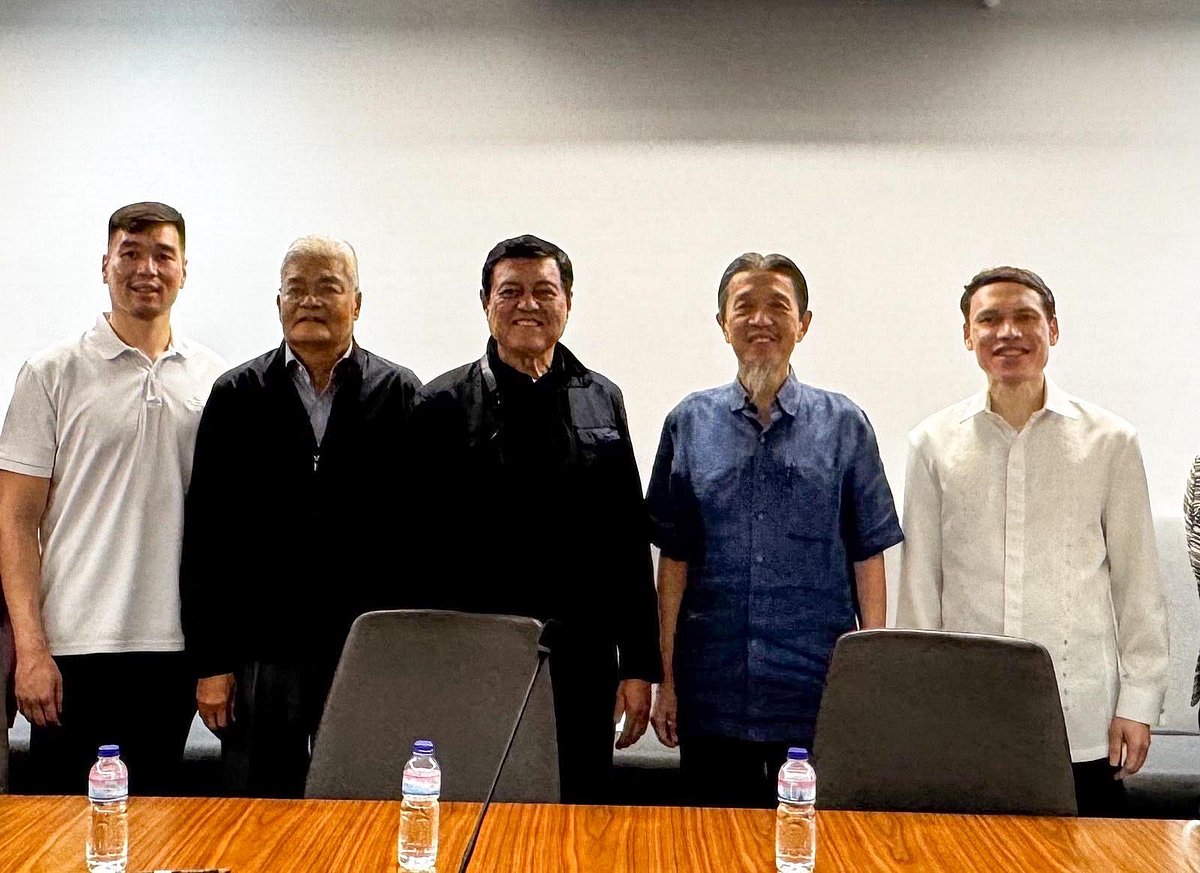Water deal: PrimeWater Infrastructure Corp, one of the Philippines’ largest water and wastewater services providers, has been sold by the Villars to Crystal Bridges Holding Corp, an investment vehicle controlled by retail giant PureGold's Lucio Co. From left: Vincent Co, Leonardo Dayao, Manuel Villar, Jr., Lucio Co and Manuel Paolo Villar.