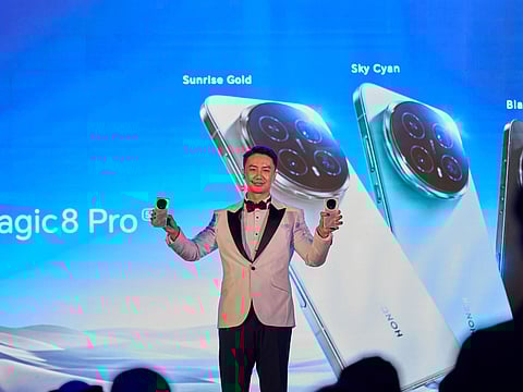 Debo Zhang, General Manager of HONOR GCC, unveils HONOR Magic8 Pro