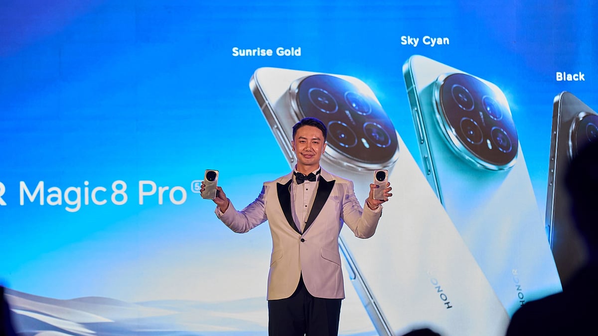 Debo Zhang, General Manager of HONOR GCC, unveils HONOR Magic8 Pro