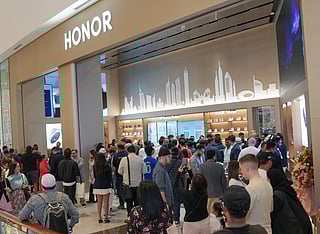 HONOR unveils flagship experience store at Dubai Mall