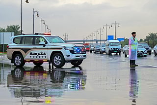Sharjah Police control the traffic during the rain.