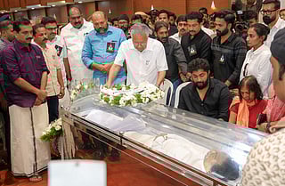 CM Vijayan, Satheesan and others mourn Sreenivasan, hail his enduring legacy in Malayalam cinema