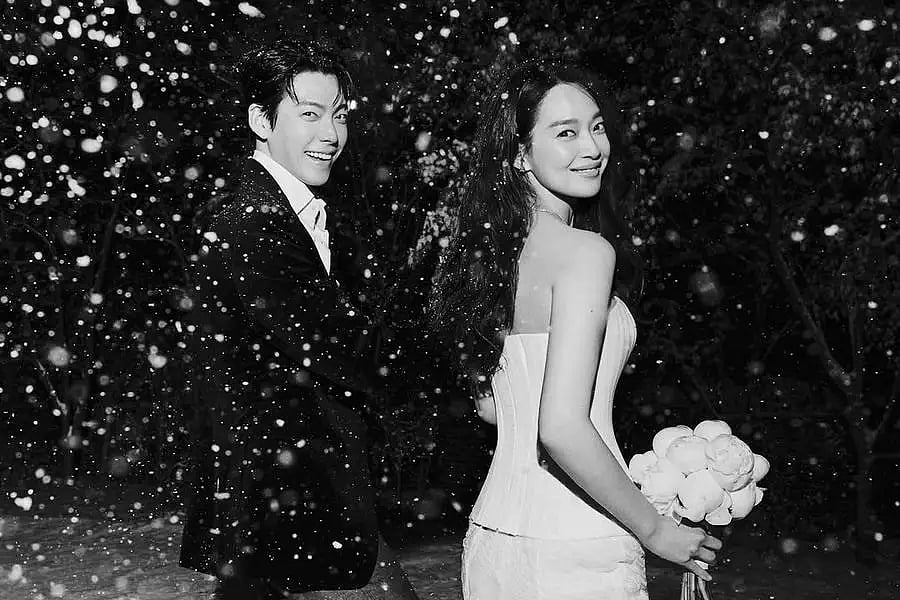 Kim Woo-bin and Shin Min-ah's first wedding photos