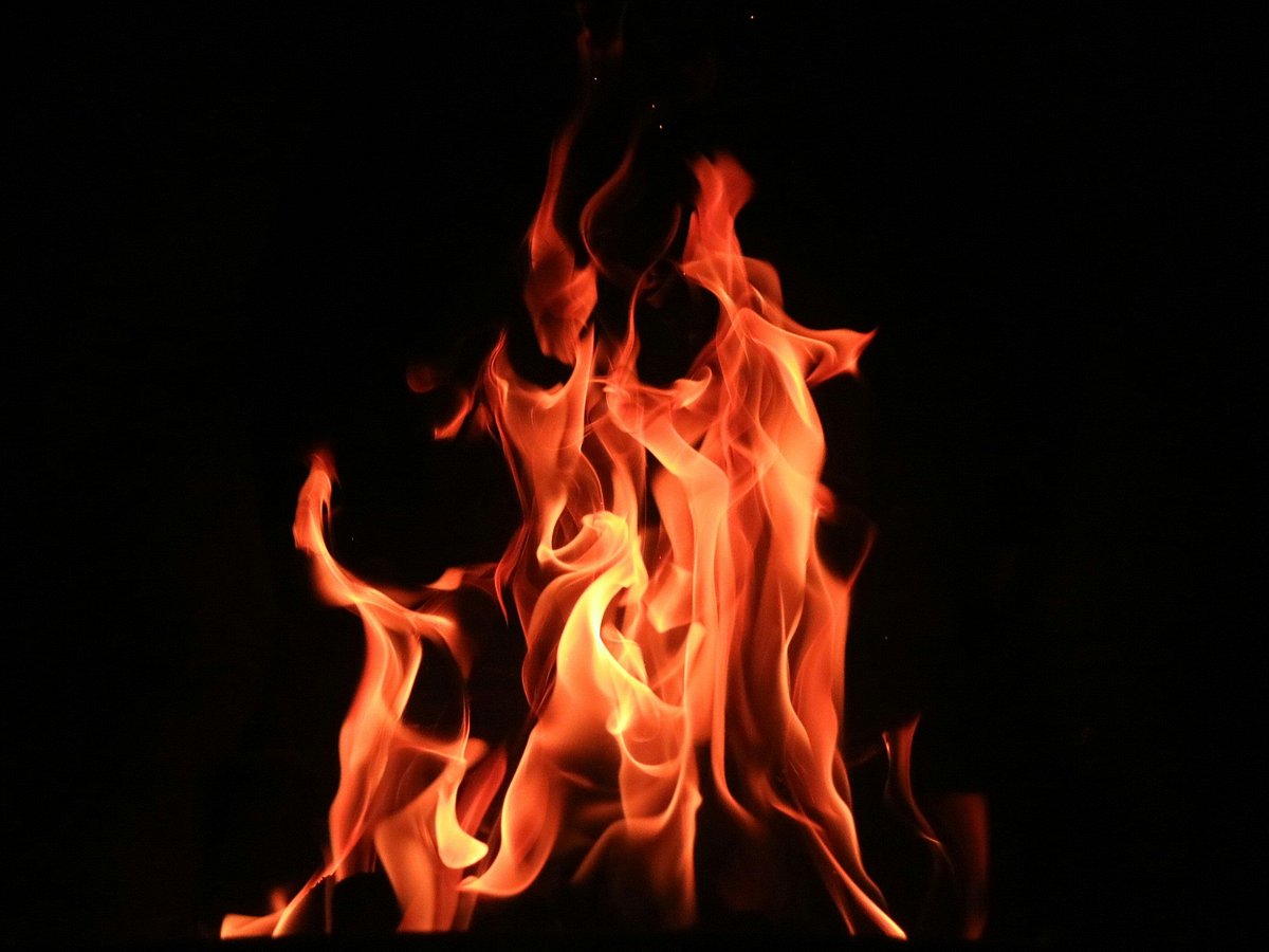  A huge blast and fire broke out Thursday in the central Dutch city of Utrecht