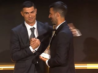 Crisitano Ronaldo presents Djokovic Globe Sports Award