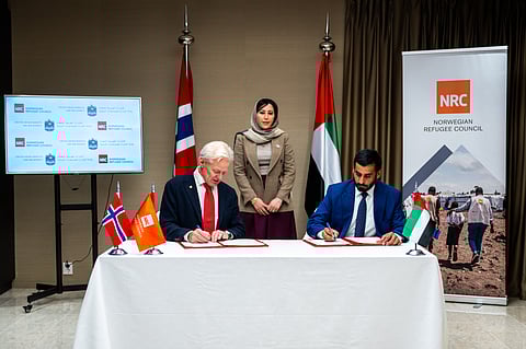 In the presence of Fatema Khamis Salem Khalfan Al Mazrouei, UAE Ambassador to Norway, the agreement was signed by Rashid Salem Al Shamsi, Executive Director of Logistics Support at the UAE Aid Agency, and Jan Egeland, Secretary General of the Norwegian Refugee Council.