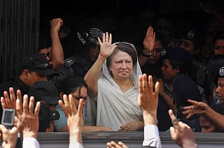 FILE - Former Bangladesh Prime Minister Khaleda Zia waves to supporters after she was arrested, in Dhaka, Bangladesh, Sept. 3, 2007. (AP Photo/Pavel Rahman, File)