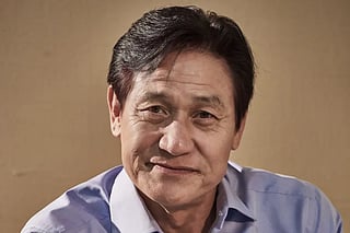 Actor Ahn Sung-ki collapses after cardiac arrest