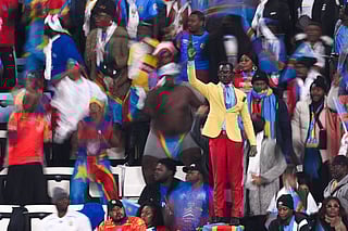 Congolese fan stands still for 90 minutes like a statue