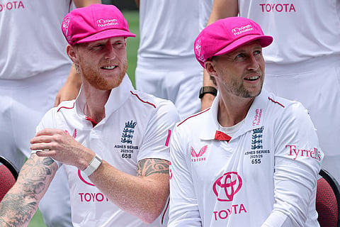  Ben Stokes (L)  and Joe Root 