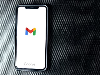 New in-line AI features take over email writing and summaries.