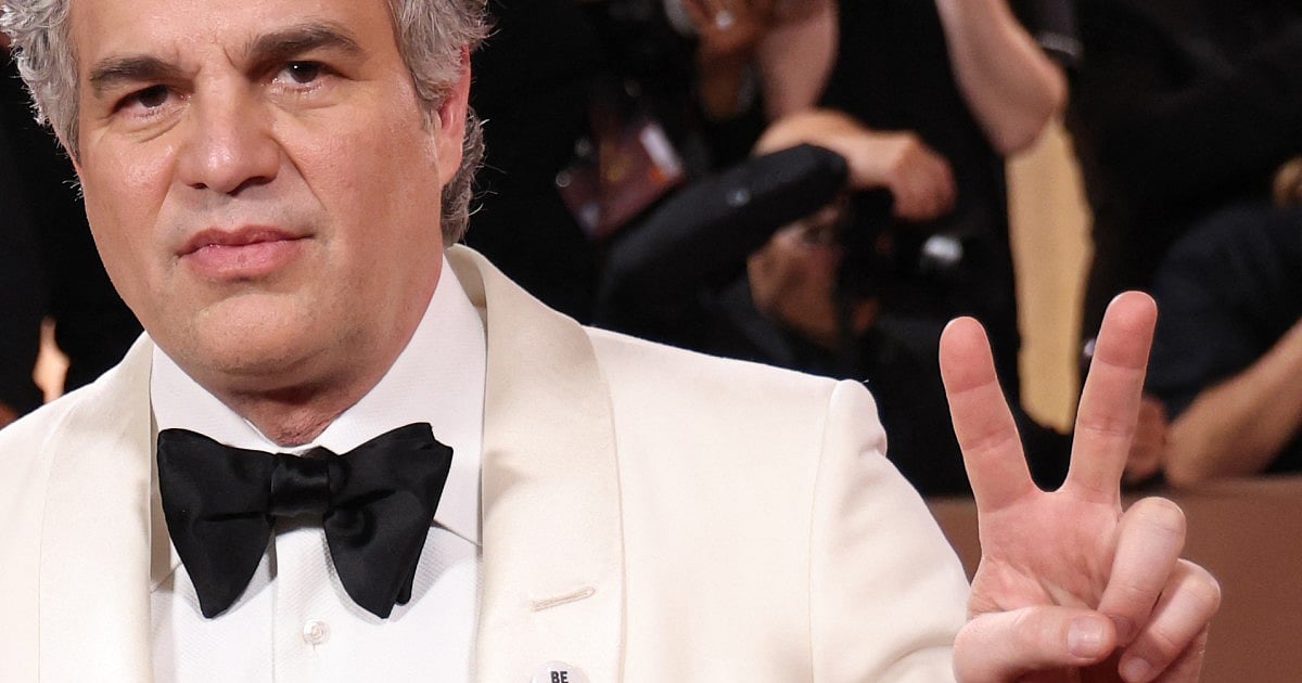 Golden Globes 2026: Mark Ruffalo turns red carpet into powerful 'Be Good' ...