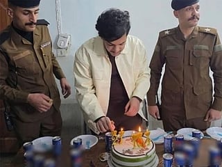 He called 911 for cake, Police showed up ready