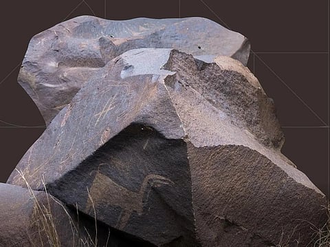 20 rock formations in Soudah show hunters, animals and rare ancient writing.