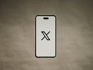 X experiences global outage 
