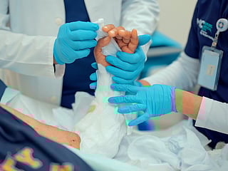 UAE crush or amputation injury: 6 key first-aid steps