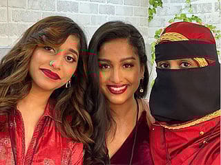 AR Rahman's daughter Raheema (left) and Khatija (extreme right)
