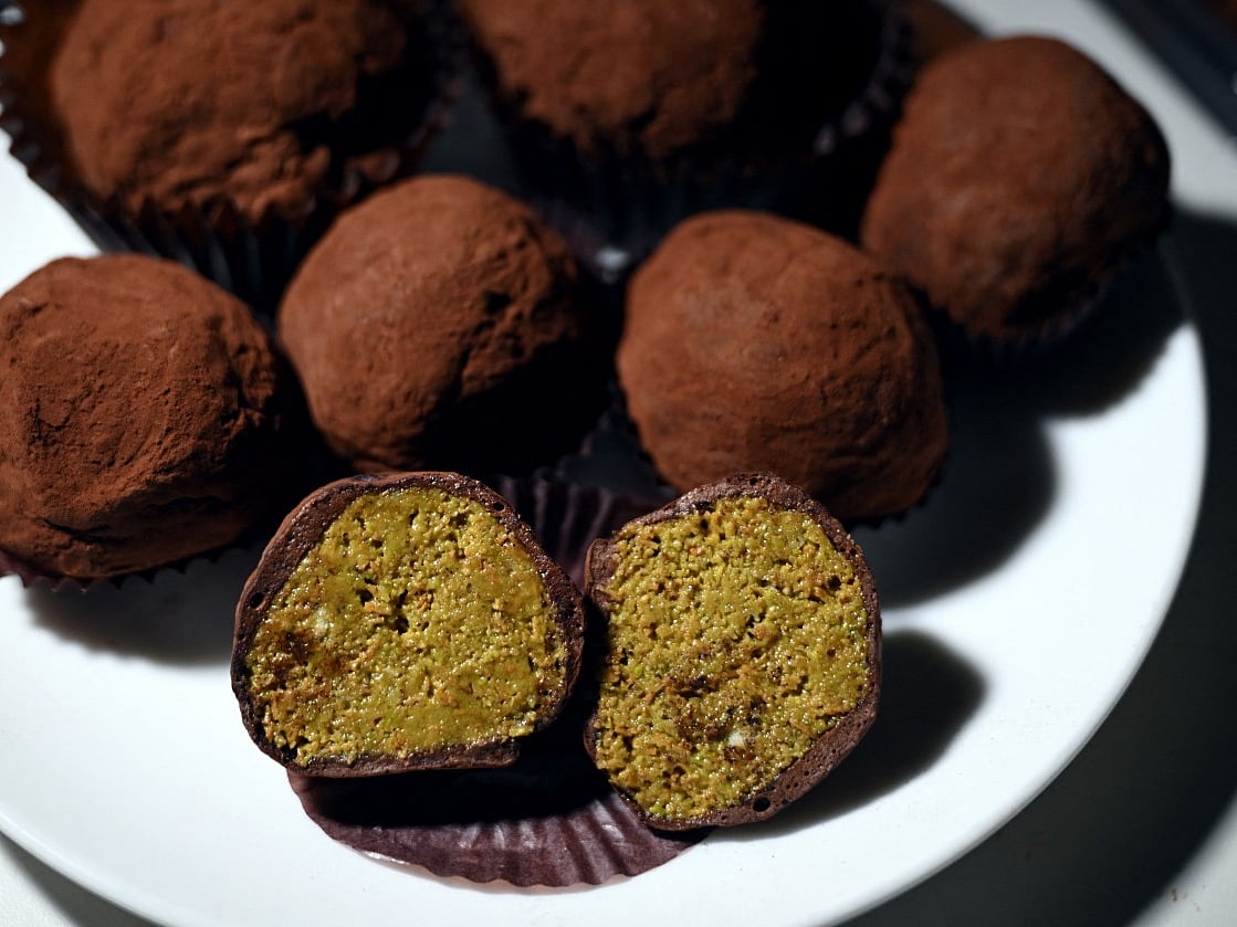 Korean "Dubai-style" chewy chocolate cookies.