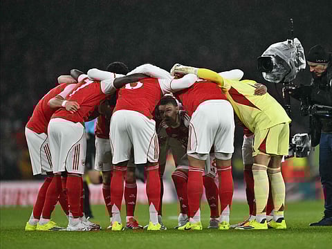 Arsenal players huddle 