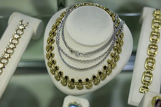 Gold jumps Dh5, but buyers still save Dh150