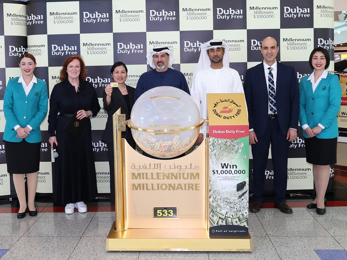 Dubai Duty Free's Deputy Managing Director Salah Tahlak, SVP – Marketing Sinead El Sibai, SVP – Loss Prevention and Corporate Security Zayed Al Shebli, Manager – Customer Service Department Ardhee Rose Adato-Draaijer and Duty Manager – Retail Ahmad Shouckair conducted the draw for Dubai Duty Free Millennium Millionaire Series 533.