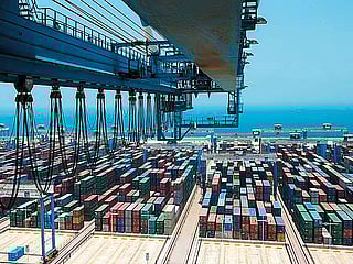 UAE records $1 trillion in non-oil trade for first time