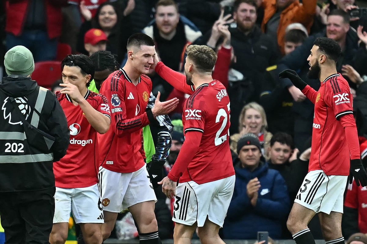 Teammates celebrate with Manchester United's Slovenian striker Benjamin Sesko 