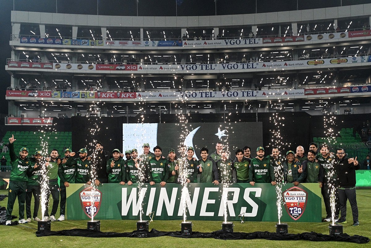 Pakistan's players pose for a group photo as they celebrate the team's win at the end of the third T20I against Australia at the Gaddafi Stadium in Lahore on February 1, 2026.