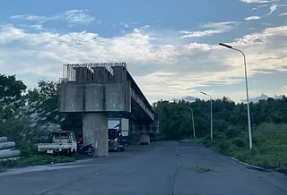 During an on-site inspection on February 1, 2026, Philippine Department of Public Works and Highways (DPWH) Secretary Vince Dizon expressed dismay over the stagnation of this Malabog flyover in Albay project, which has plagued locals for nearly five years despite a hefty ₱159 million budget allocation. The 700-metre flyover, intended to ease traffic congestion along the Maharlika Highway, remains only 12% complete, with unfinished pillars standing as stark reminders of inefficiency. 