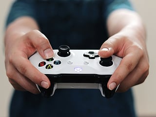 Did 3 girls jump off building because of a game?