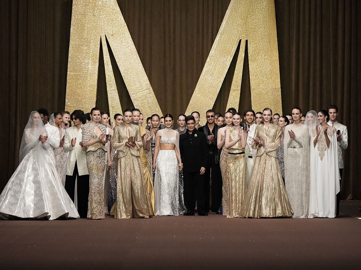 Manish Malhotra and Kriti Sanon at the Dubai Fashion Week