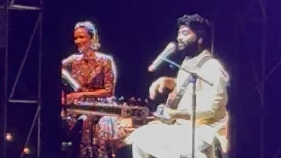 Arijit shared the stage with sitar maestro Anoushka Shankar and percussionist Bickram Ghosh for a memorable 20-minute set, blending classical roots with contemporary flair.