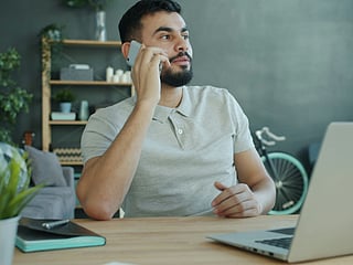 Reports are received through the “Police Station in Your Phone” smart application, in addition to online platforms, allowing users to file reports quickly and securely at any time, without the need to visit police stations.