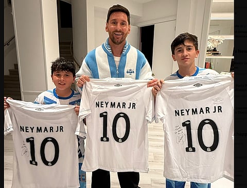 Neymar sent a special gift to Messi and his sons