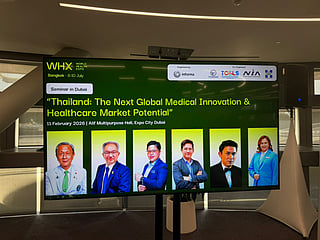 (From left to right) Prof. Dr. Prasit Watanapa, M.D., Prof. Dr. Sukit Limpijumnong, Dr. Krithpaka Boonfueng, Tanapon Wongkaew, Asst. Prof. Korpong Rookkapan, M.D., and Rungphech Chitanuwat