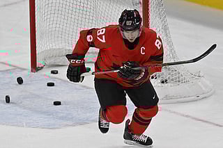Canada hammered France 10-2 in an awesome show of power on Sunday while the United States smashed Germany 5-1 as the powerhouse nations ended the Olympic men's ice hockey preliminary round with 100 percent records.