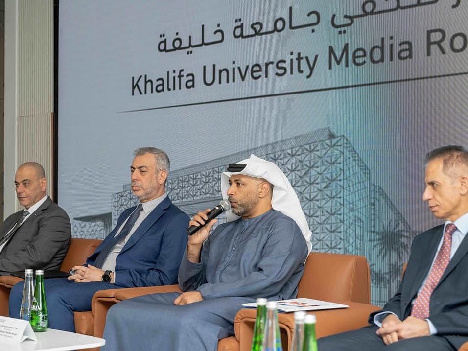 From left to right: Professor Sami Muhaidat, College of Computing and Mathematical Sciences; Professor Ehab Fahmy El-Sadaany, College of Engineering and Physical Sciences; Professor Bayan Sharif, Provost; Professor Ebrahim Al Hajri, President, Khalifa University; Professor Mahmoud Al-Qutayri, Associate Provost, Academic Operations; Dr. Mohamed Rahmani (Associate Dean of Graduate Studies)