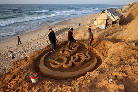 Gaza artist’s beach calligraphy welcomes Ramadan with hope amid hardship