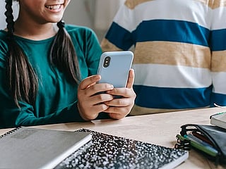 Oman moves to regulate children's use of social media