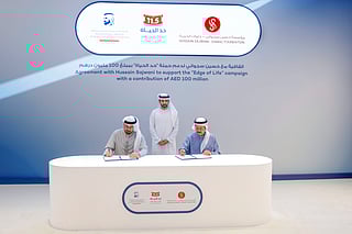 Mohammad Al Gergawi and Hussain Sajwani signing agreement in the presence of Sheikh Hamdan bin Mohammed bin Rashid Al Maktoum