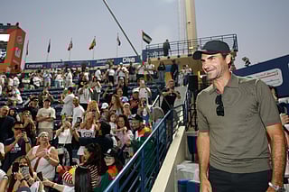 Roger Federer cheers for Stan Wawrinka at Dubai tennis