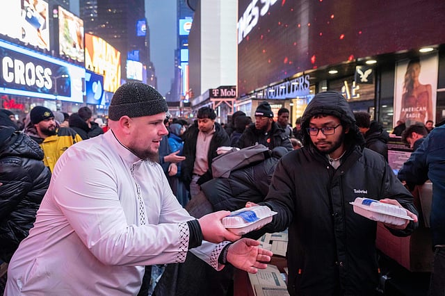 In the United States, Ramadan reflects the diversity of the Muslim diaspora. From New York to California, mosques and cultural centres host inclusive iftars where people from different backgrounds gather. Interfaith iftar dinners have also become popular, promoting dialogue and understanding among communities.