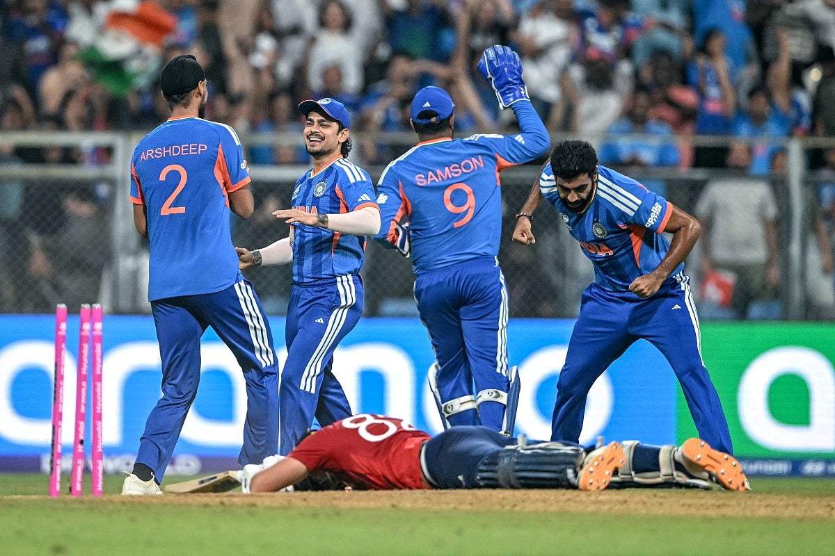 India beat England to enter final