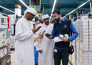 Al Aweer Fruits and Vegetables market inspection.