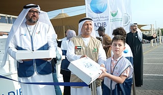 Community partnership ensures organised meal distribution for fasting individuals at six locations.