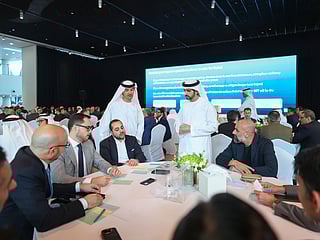 Sheikh Hamdan meets 300 business leaders