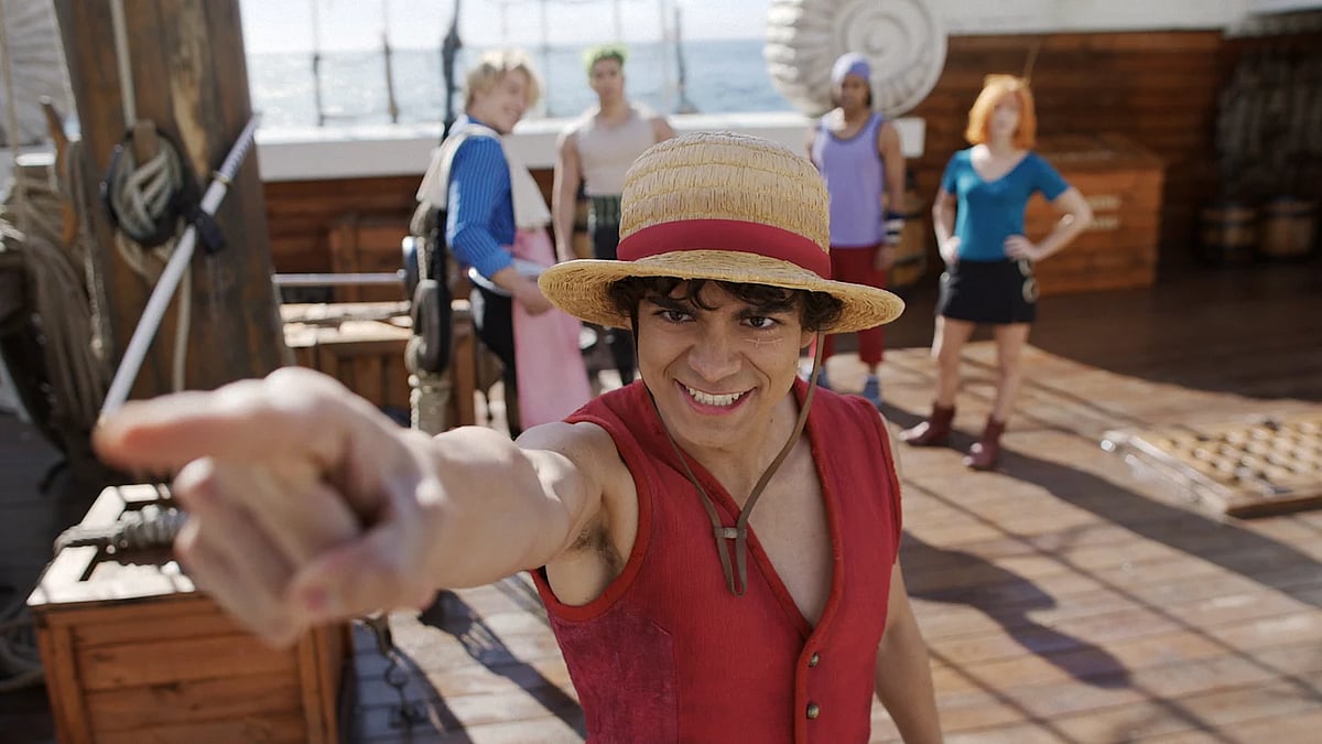 Taz Skylar as Sanji, Mackenyu as Roronoa Zoro, Iñaki Godoy as Monkey D. Luffy, Jacob Romero as Usopp, Emily Rudd as Nami in season 2 of One Piece